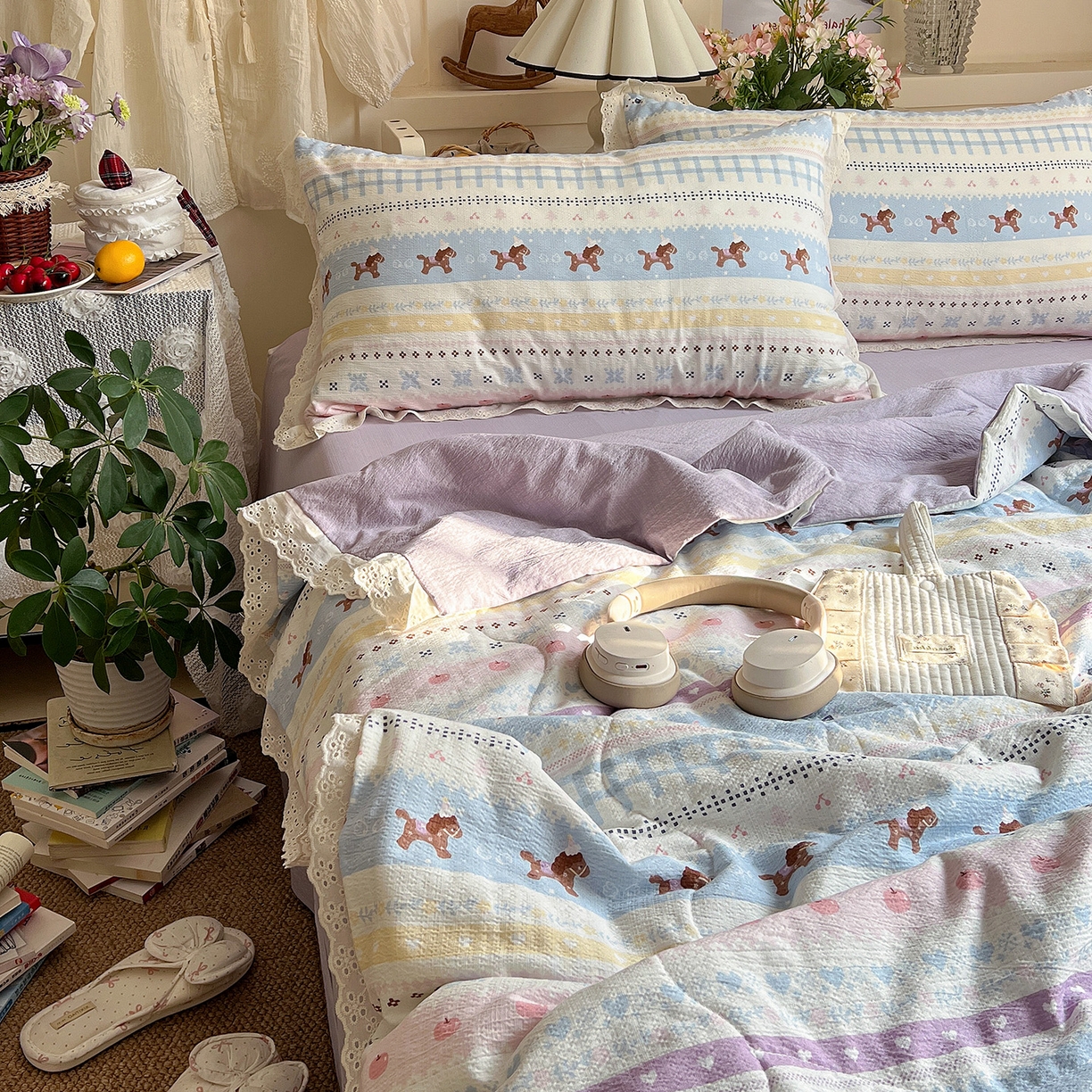 91家纺网 家纺一手货源 找家纺 一比一家纺 2026新款彩色花边木棉皱皱纱夏被四件套 小马驹