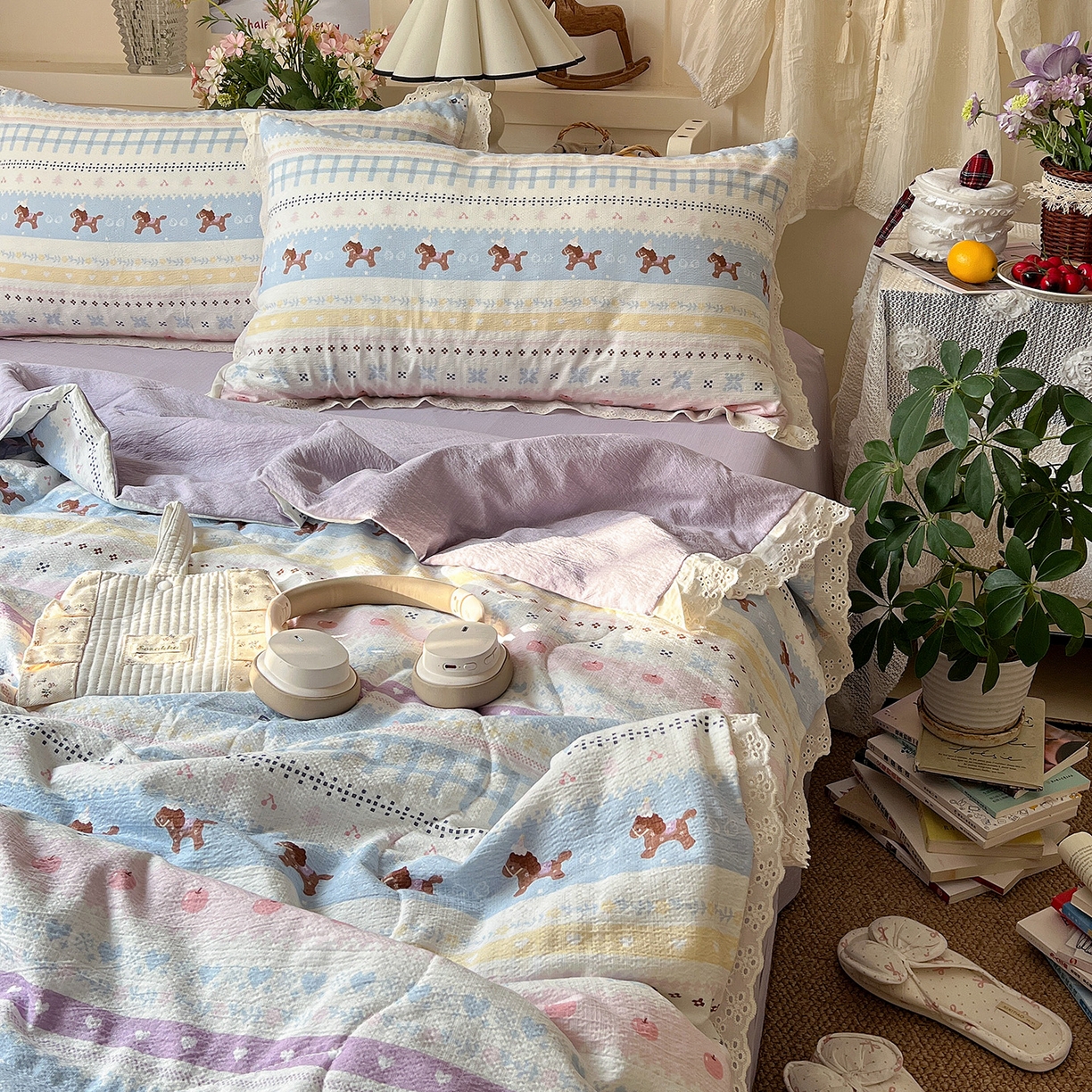 91家纺网 家纺一手货源 找家纺 一比一家纺 2026新款彩色花边木棉皱皱纱夏被四件套 小马驹