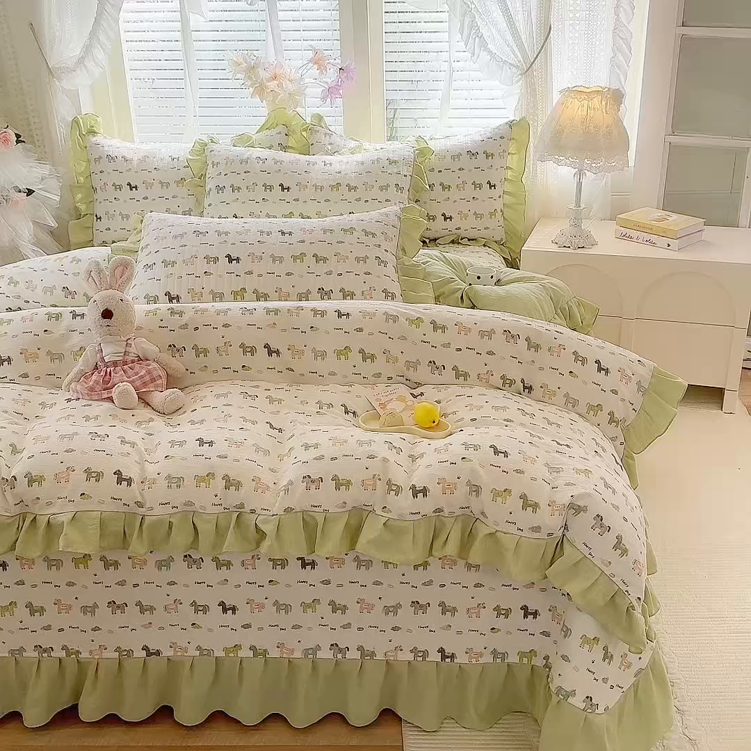 91家纺网 家纺一手货源 找家纺 唐人居 2026春夏新款皱皱水洗棉花边床盖四件套 幸运小马