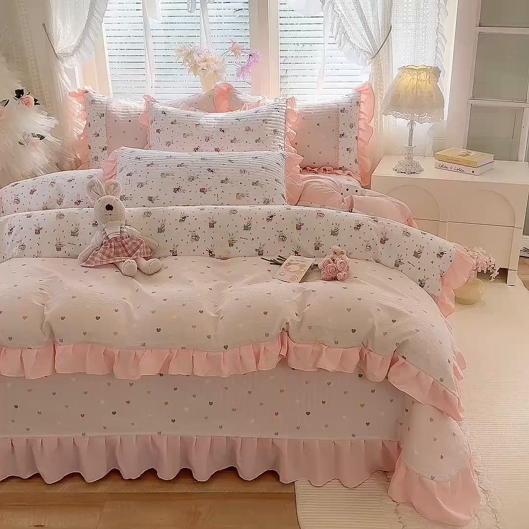 91家纺网 家纺一手货源 找家纺 唐人居 2026春夏新款皱皱水洗棉花边床盖四件套 音乐派对