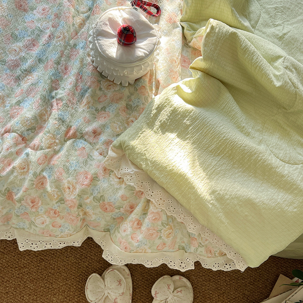 91家纺网 家纺一手货源 找家纺 一比一家纺 2026新款彩色花边木棉皱皱纱夏被四件套 邂逅