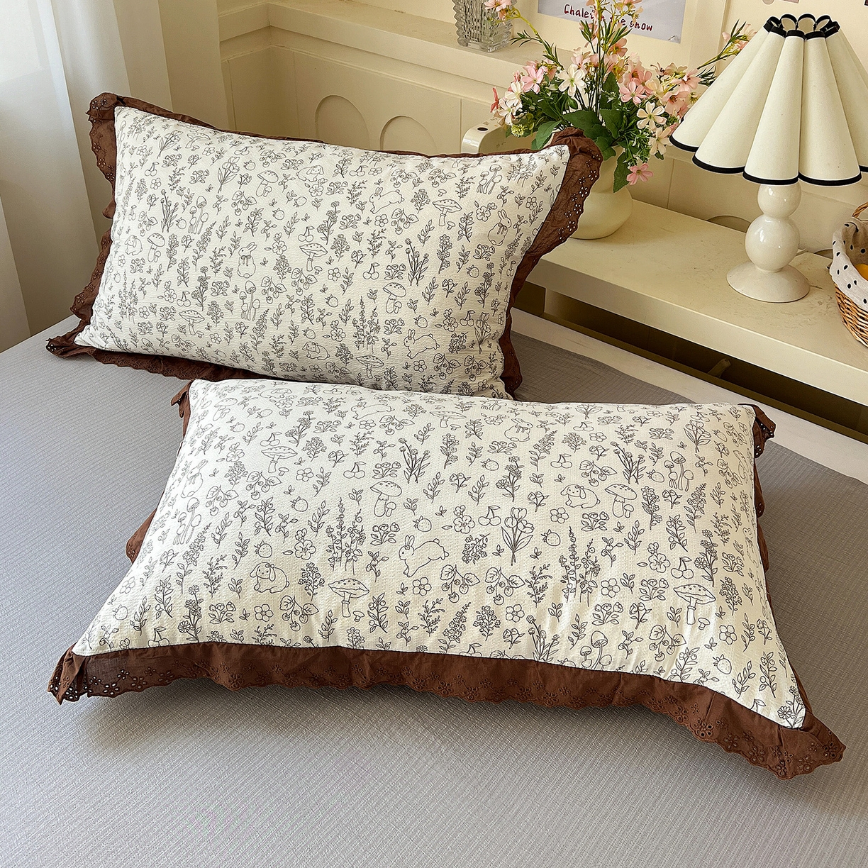 91家纺网 家纺一手货源 找家纺 一比一家纺 2026新款彩色花边木棉皱皱纱夏被四件套 野餐兔