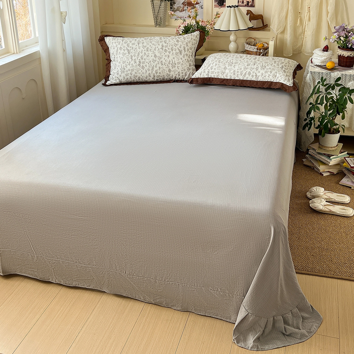 91家纺网 家纺一手货源 找家纺 一比一家纺 2026新款彩色花边木棉皱皱纱夏被四件套 野餐兔