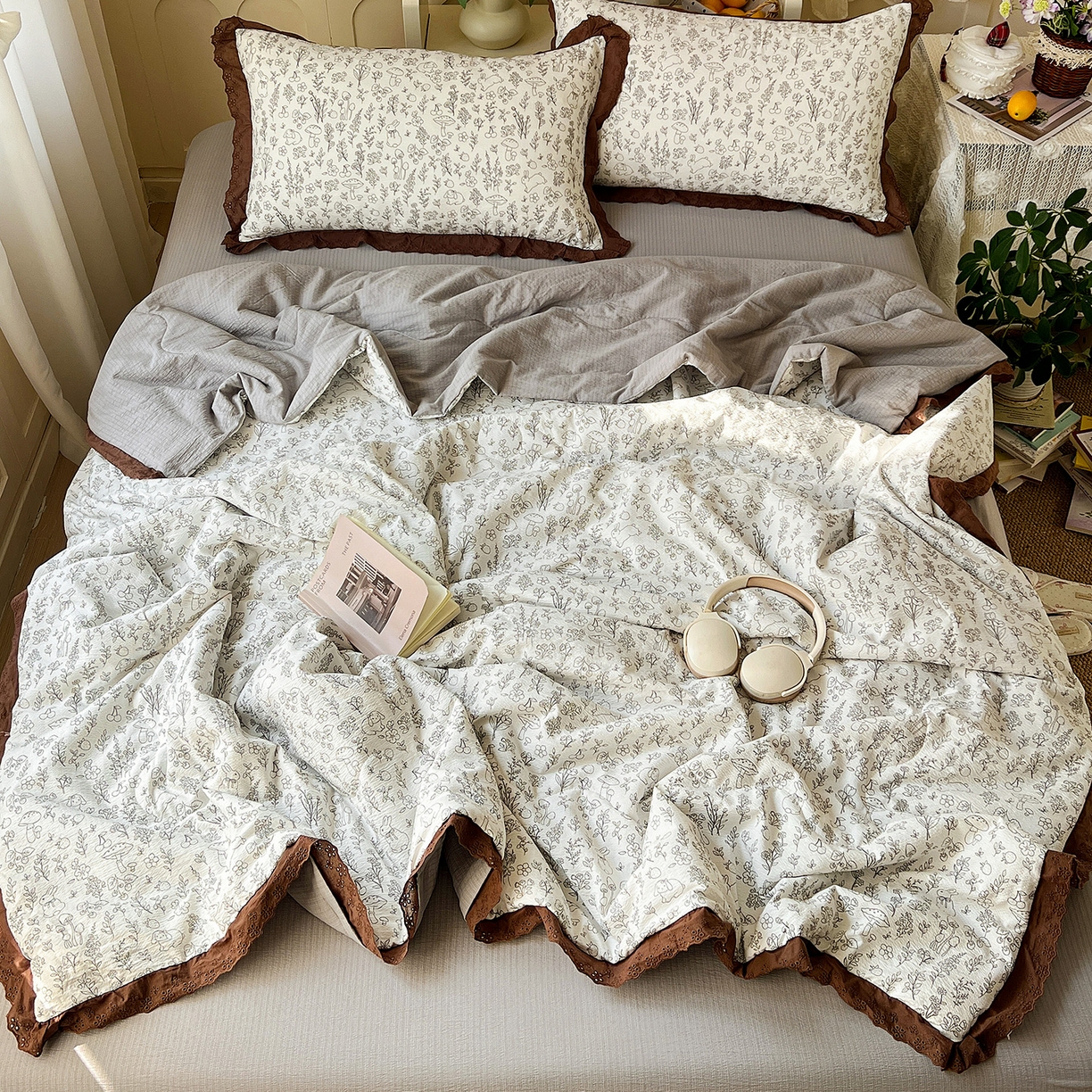 91家纺网 家纺一手货源 找家纺 一比一家纺 2026新款彩色花边木棉皱皱纱夏被四件套 野餐兔