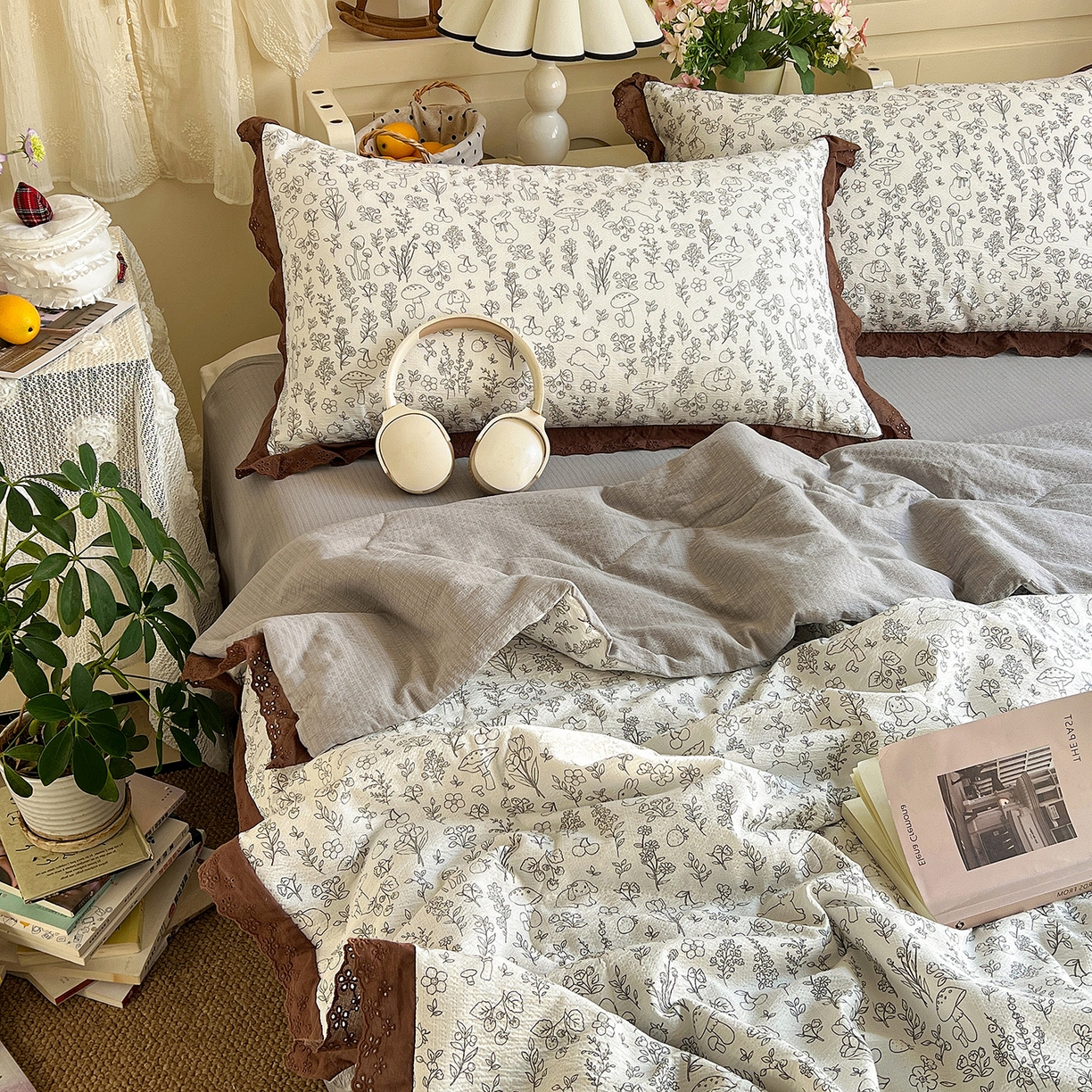 91家纺网 家纺一手货源 找家纺 一比一家纺 2026新款彩色花边木棉皱皱纱夏被四件套 野餐兔