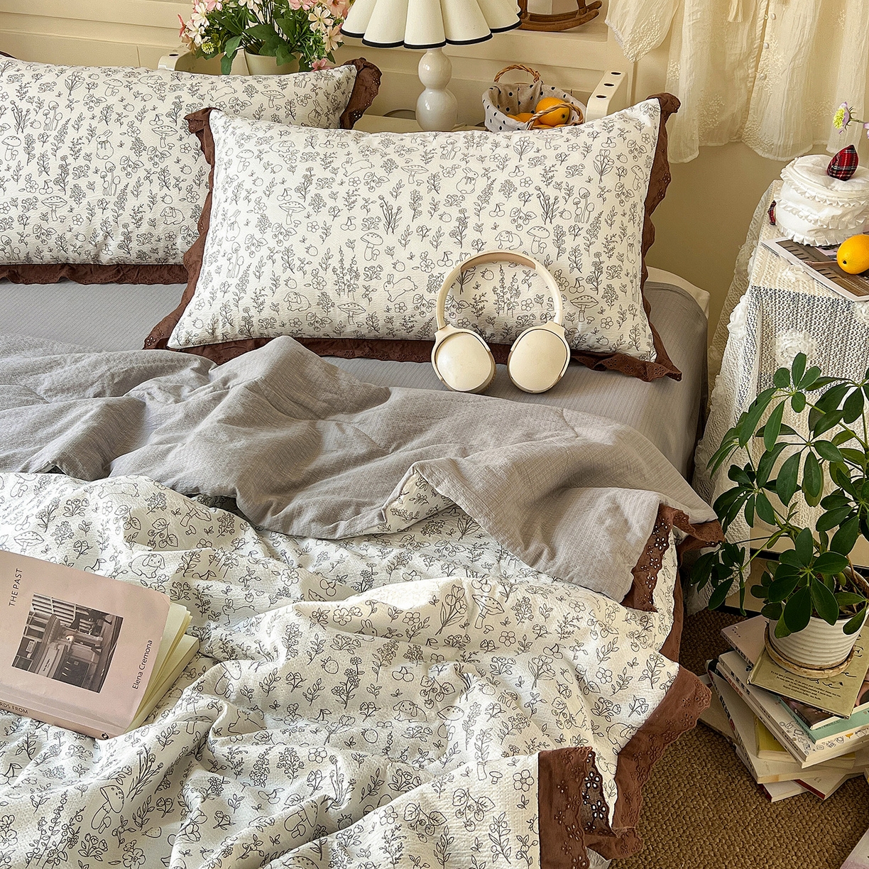 91家纺网 家纺一手货源 找家纺 一比一家纺 2026新款彩色花边木棉皱皱纱夏被四件套 野餐兔