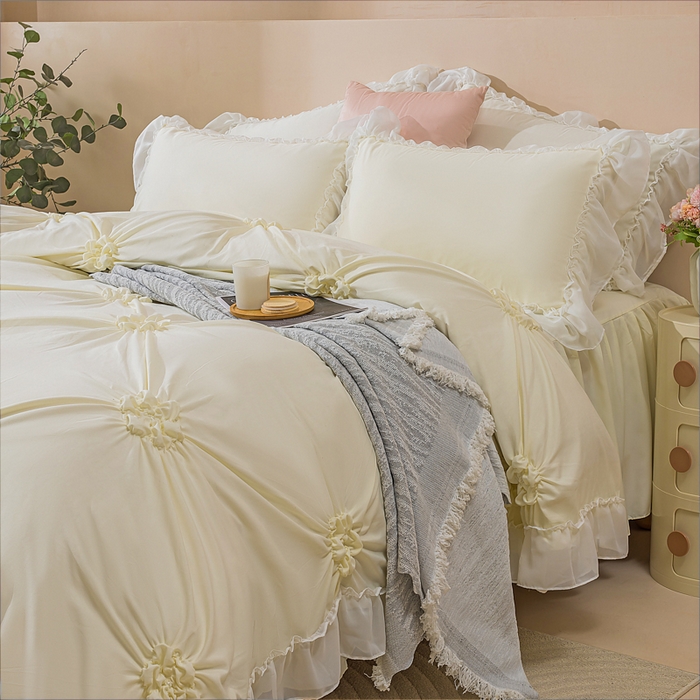 91家纺网 家纺一手货源 找家纺 恩和家纺 2026新款弹力揪花白纱飞边床单款床裙款三四件套 奶白