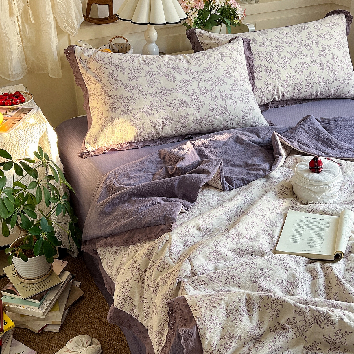 91家纺网 家纺一手货源 找家纺 一比一家纺 2026新款彩色花边木棉皱皱纱夏被四件套 紫烟