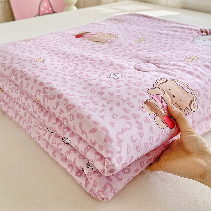 91家纺网 家纺一手货源 找家纺 萌飞  2026年新款A类针织棉嘟嘟被夏被春秋被空调被儿童学生被子被芯 粉粉豹纹猫