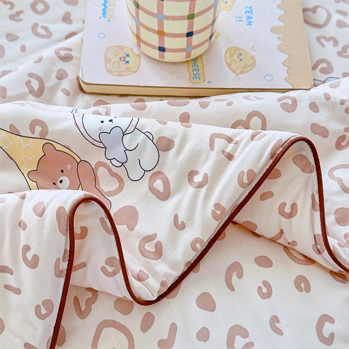 91家纺网 家纺一手货源 找家纺 萌飞  2026年新款A类针织棉嘟嘟被夏被春秋被空调被儿童学生被子被芯 星星豹纹咖