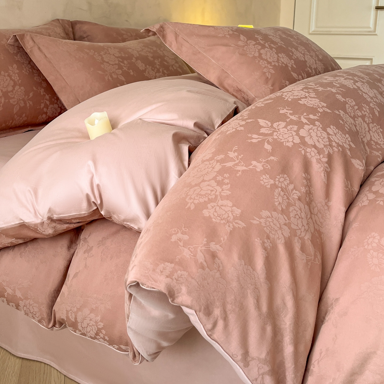 91家纺网 家纺一手货源 找家纺 火麒麟家纺 2026新款A类全棉纯棉水洗立体浮雕提花纯棉四件套 山野暮色（深豆沙）