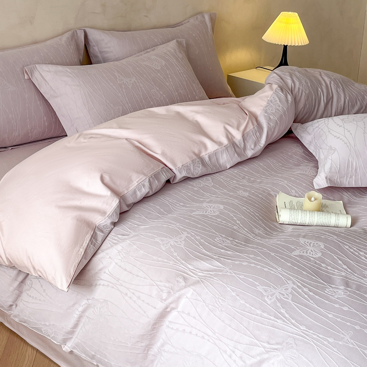 91家纺网 家纺一手货源 找家纺 火麒麟家纺 2026新款A类全棉纯棉水洗立体浮雕提花纯棉四件套 蝶梦（淡雅紫）