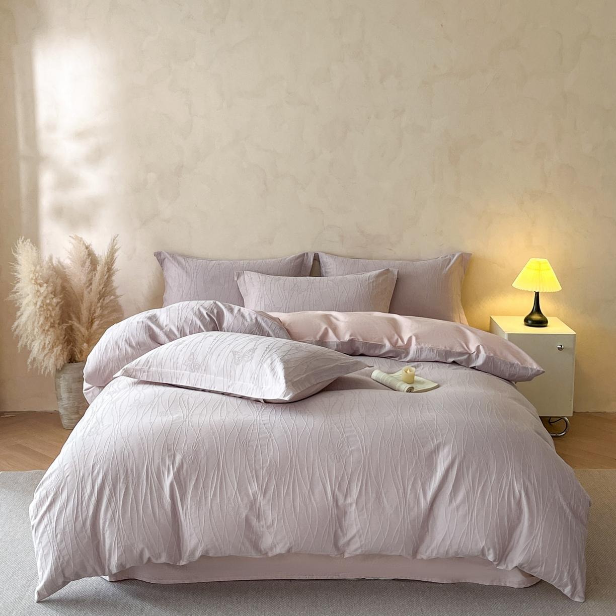 91家纺网 家纺一手货源 找家纺 火麒麟家纺 2026新款A类全棉纯棉水洗立体浮雕提花纯棉四件套 蝶梦（淡雅紫）