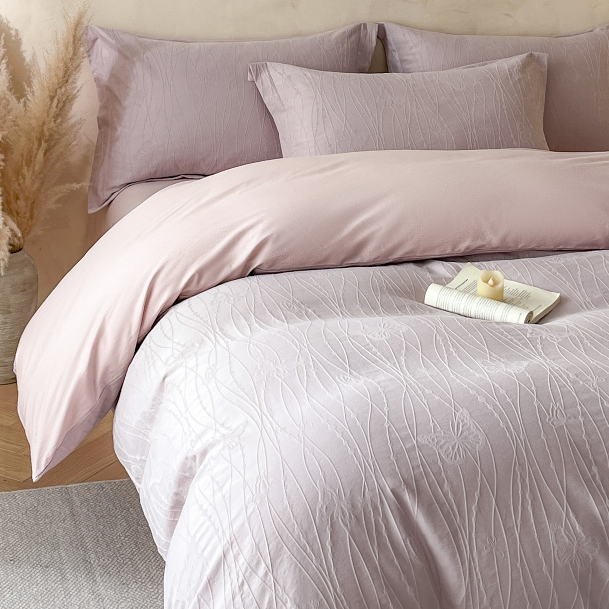 91家纺网 家纺一手货源 找家纺 火麒麟家纺 2026新款A类全棉纯棉水洗立体浮雕提花纯棉四件套 蝶梦（淡雅紫）