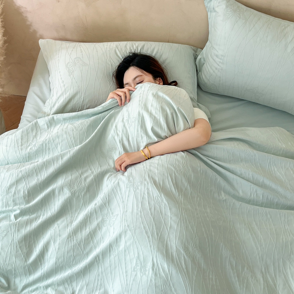 91家纺网 家纺一手货源 找家纺 火麒麟家纺 2026新款A类全棉纯棉水洗立体浮雕提花纯棉四件套 蝶梦（湖水绿）