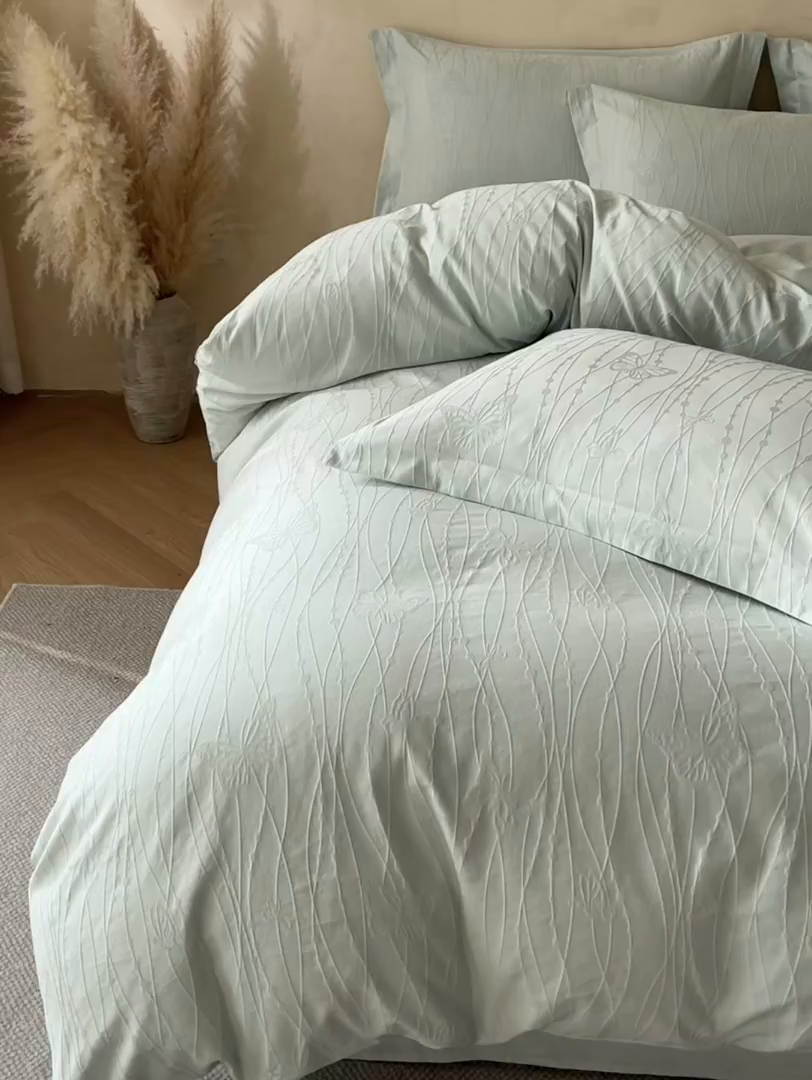 91家纺网 家纺一手货源 找家纺 火麒麟家纺 2026新款A类全棉纯棉水洗立体浮雕提花纯棉四件套 蝶梦（湖水绿）