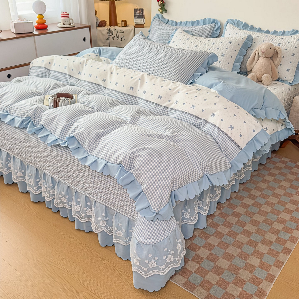 91家纺网 家纺一手货源 找家纺 雅眠居 2026新款直播爆款古法仿棉双层蕾丝花边床盖四件套 彩格-蓝