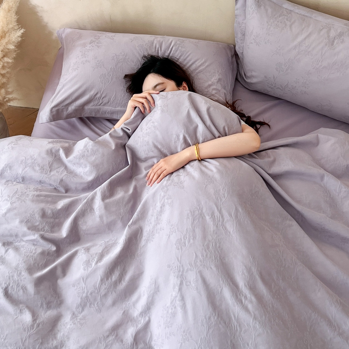 91家纺网 家纺一手货源 找家纺 火麒麟家纺 2026新款A类全棉纯棉水洗立体浮雕提花纯棉四件套 花草集市（丁香紫）