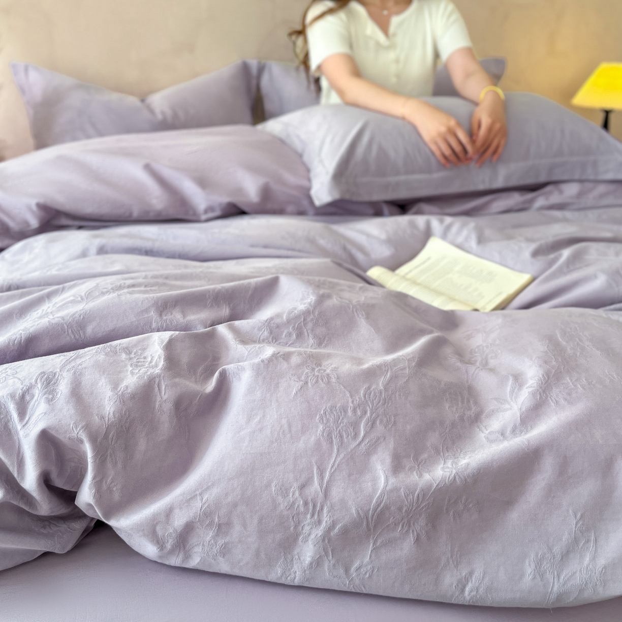 91家纺网 家纺一手货源 找家纺 火麒麟家纺 2026新款A类全棉纯棉水洗立体浮雕提花纯棉四件套 花草集市（丁香紫）