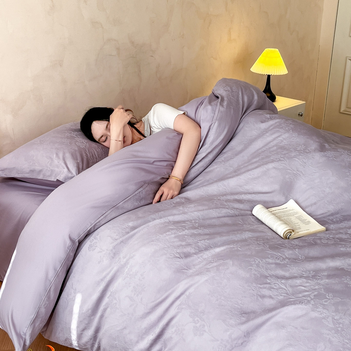 91家纺网 家纺一手货源 找家纺 火麒麟家纺 2026新款A类全棉纯棉水洗立体浮雕提花纯棉四件套 花草集市（丁香紫）