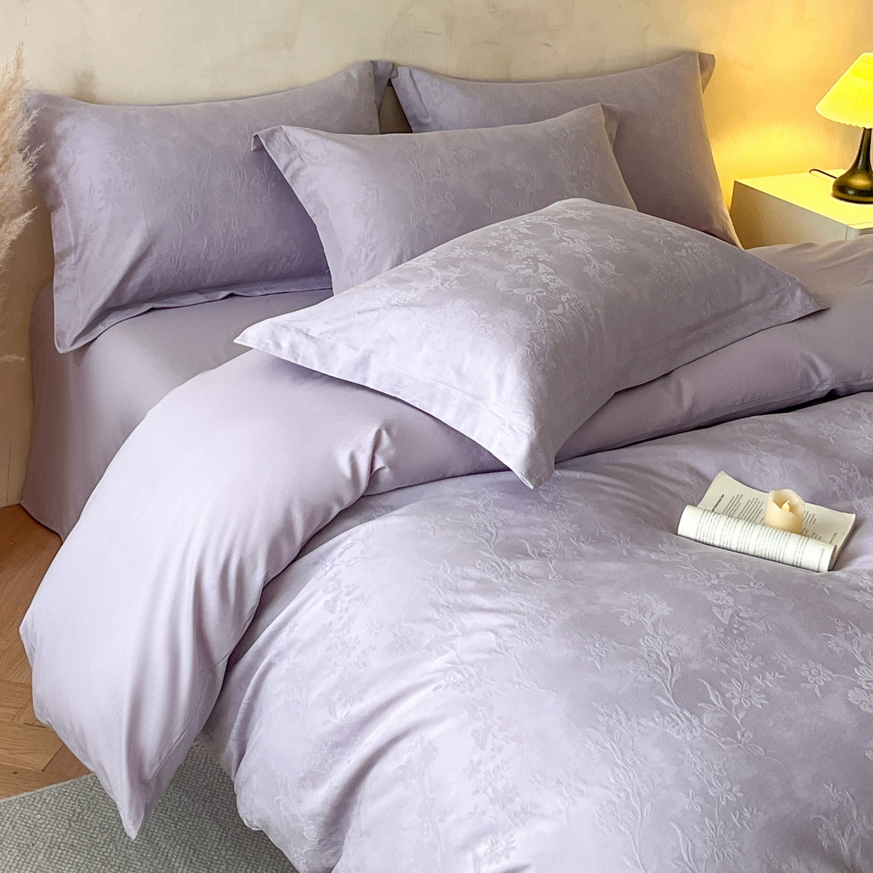 91家纺网 家纺一手货源 找家纺 火麒麟家纺 2026新款A类全棉纯棉水洗立体浮雕提花纯棉四件套 花草集市（丁香紫）