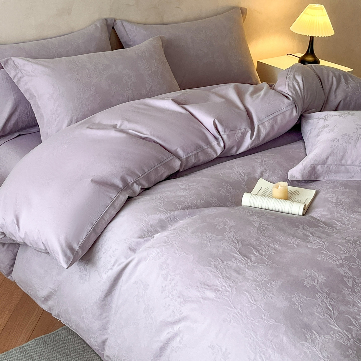 91家纺网 家纺一手货源 找家纺 火麒麟家纺 2026新款A类全棉纯棉水洗立体浮雕提花纯棉四件套 花草集市（丁香紫）