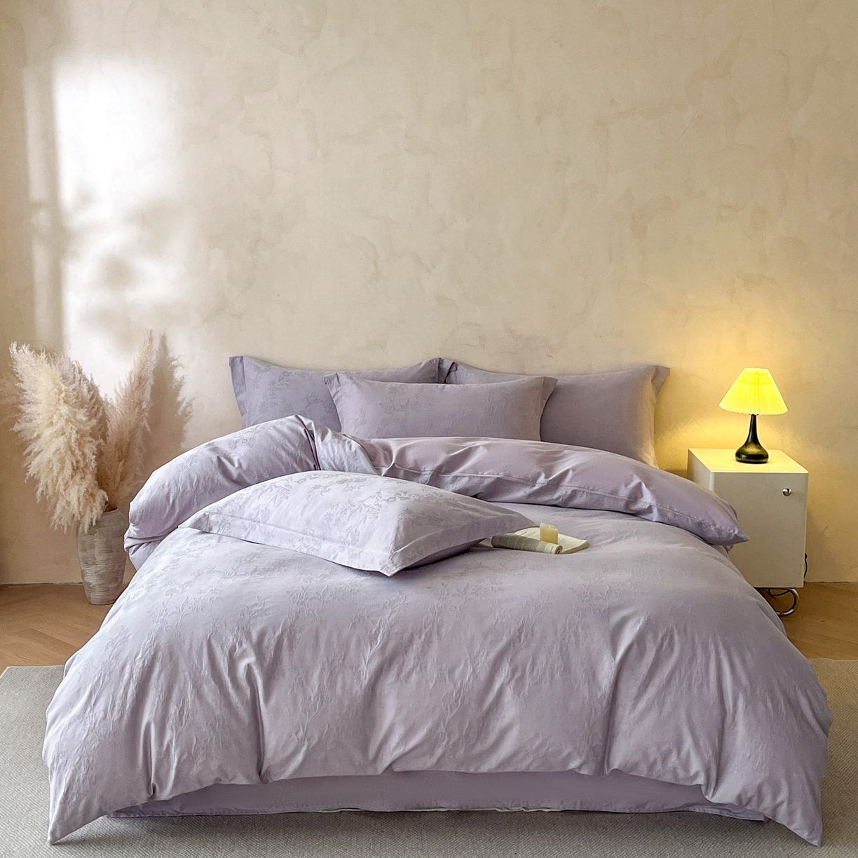 91家纺网 家纺一手货源 找家纺 火麒麟家纺 2026新款A类全棉纯棉水洗立体浮雕提花纯棉四件套 花草集市（丁香紫）