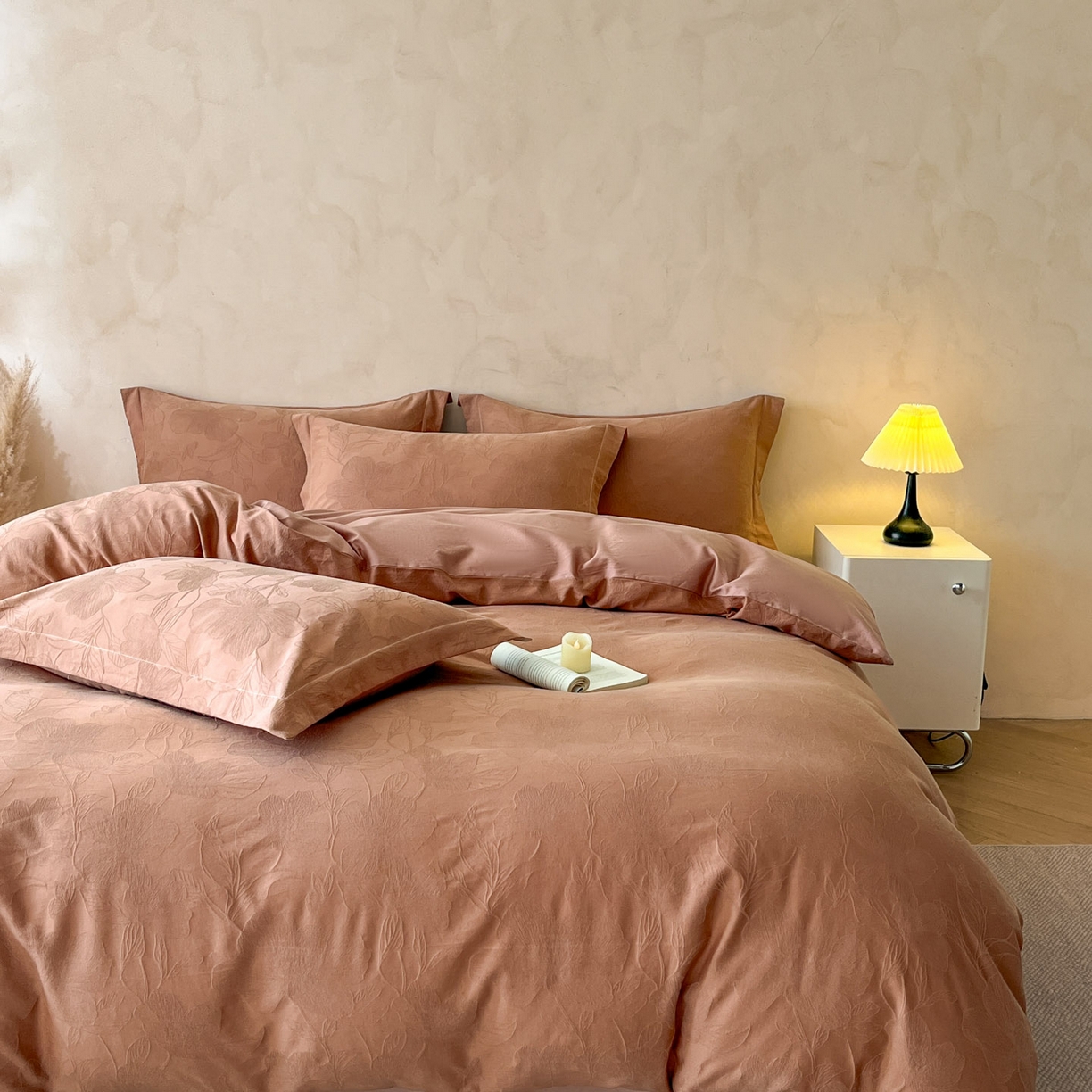 91家纺网 家纺一手货源 找家纺 火麒麟家纺 2026新款A类全棉纯棉水洗立体浮雕提花纯棉四件套 花柔玉净（深秋咖）