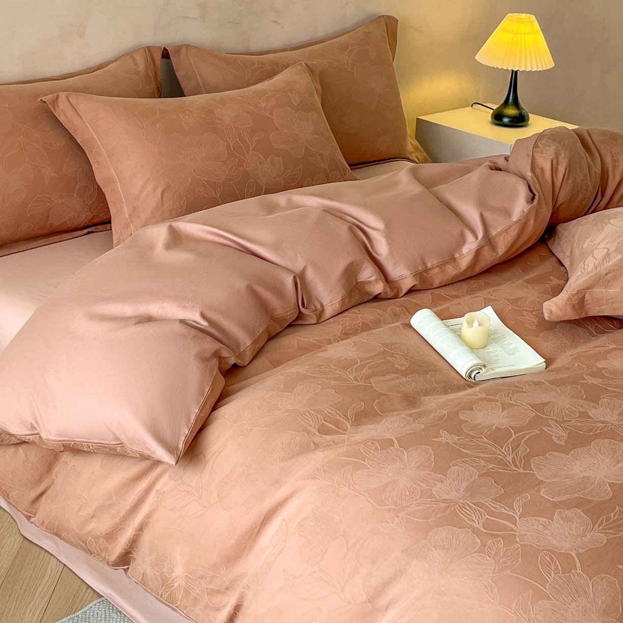 91家纺网 家纺一手货源 找家纺 火麒麟家纺 2026新款A类全棉纯棉水洗立体浮雕提花纯棉四件套 花柔玉净（深秋咖）