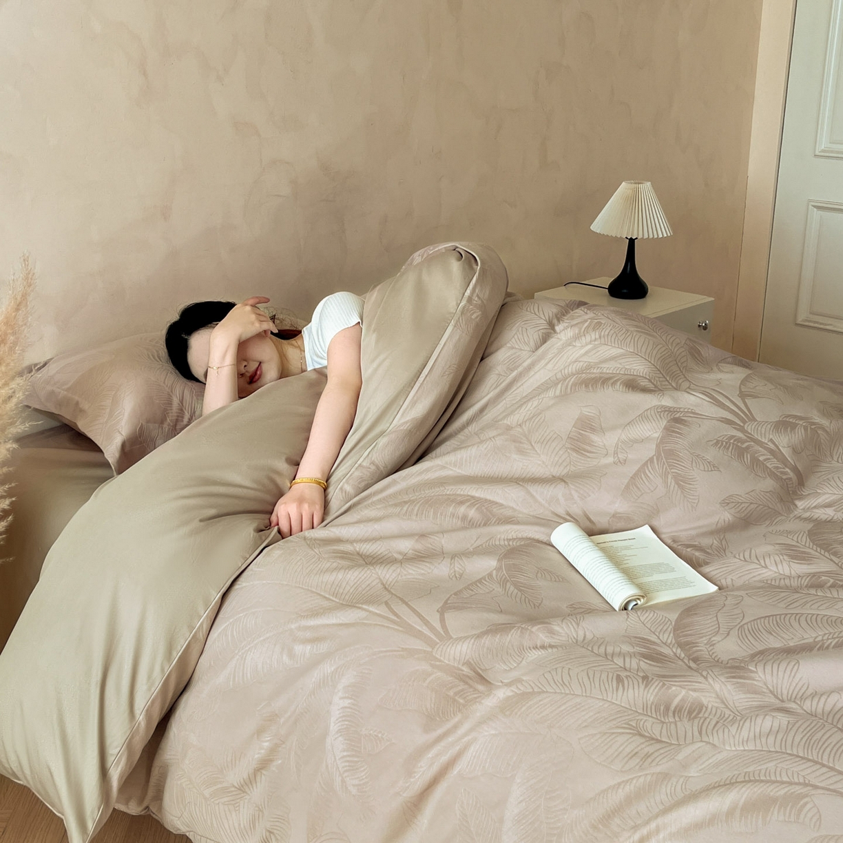 91家纺网 家纺一手货源 找家纺 火麒麟家纺 2026新款A类全棉纯棉水洗立体浮雕提花纯棉四件套 焦野（金属灰）