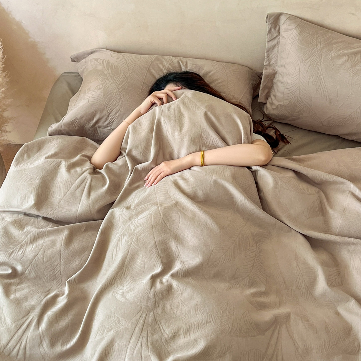 91家纺网 家纺一手货源 找家纺 火麒麟家纺 2026新款A类全棉纯棉水洗立体浮雕提花纯棉四件套 焦野（金属灰）