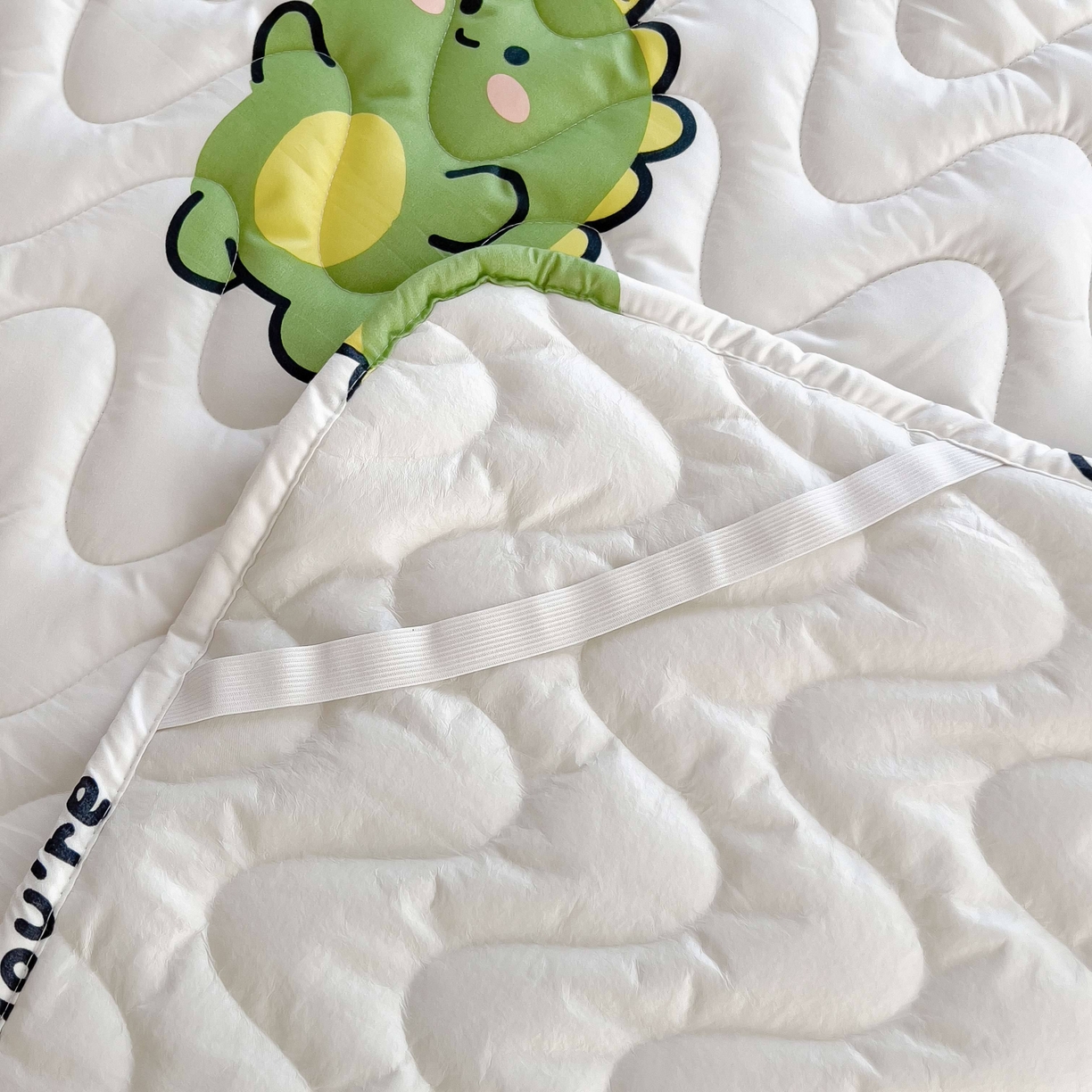 91家纺网 家纺一手货源 找家纺 希廷顿 2026新款印花夹棉防水床垫 小恐龙