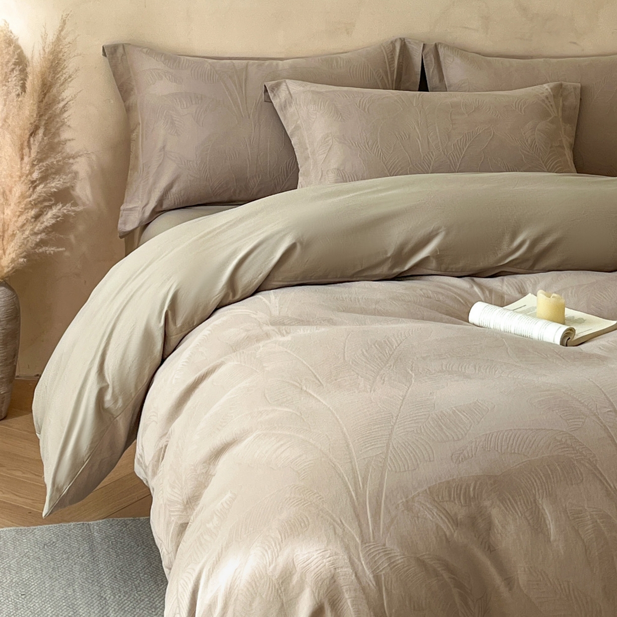 91家纺网 家纺一手货源 找家纺 火麒麟家纺 2026新款A类全棉纯棉水洗立体浮雕提花纯棉四件套 焦野（金属灰）