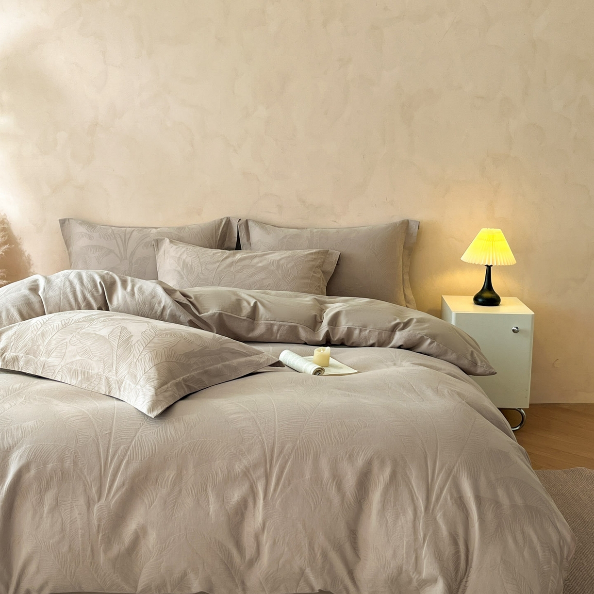 91家纺网 家纺一手货源 找家纺 火麒麟家纺 2026新款A类全棉纯棉水洗立体浮雕提花纯棉四件套 焦野（金属灰）