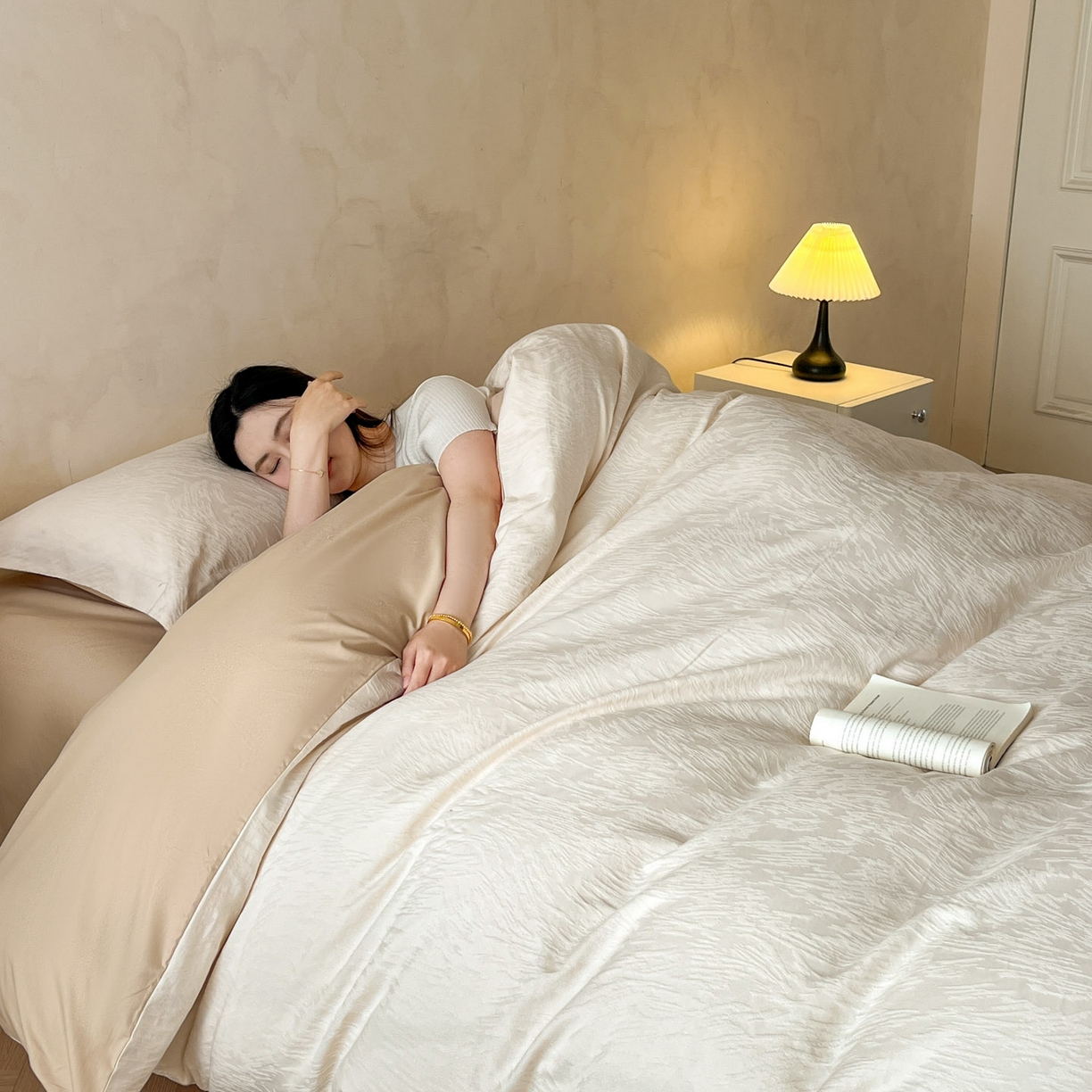 91家纺网 家纺一手货源 找家纺 火麒麟家纺 2026新款A类全棉纯棉水洗立体浮雕提花纯棉四件套 克拉拉（奶昔白）