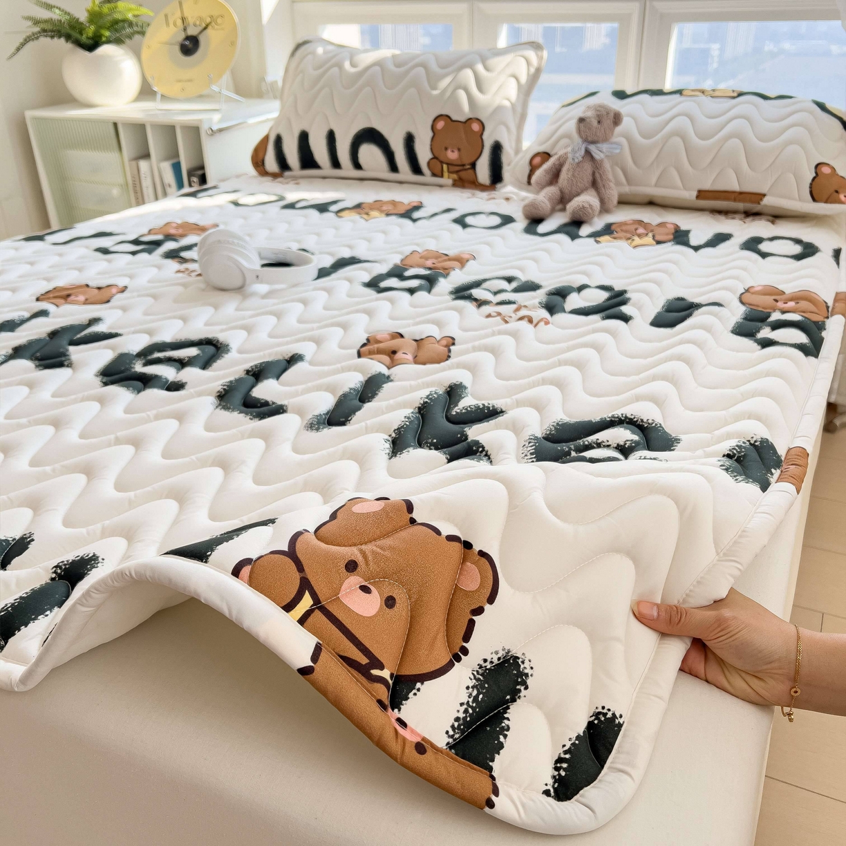 91家纺网 家纺一手货源 找家纺 希廷顿 2026新款印花夹棉防水床垫 luck熊