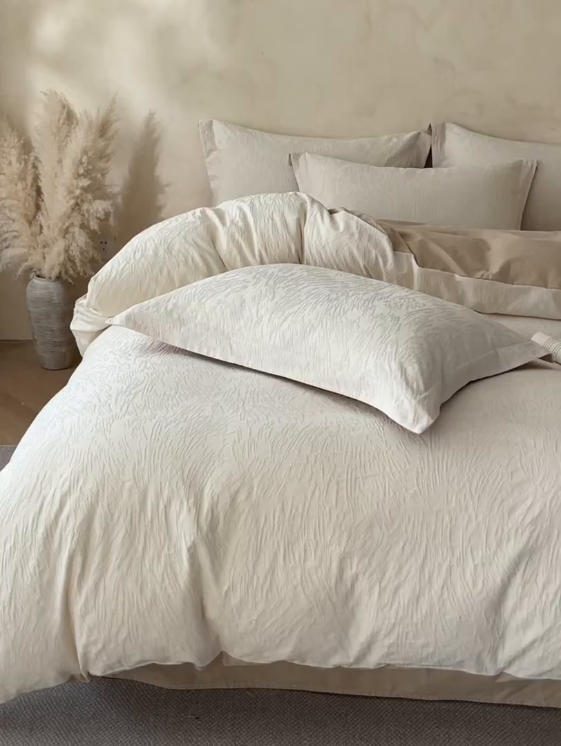 91家纺网 家纺一手货源 找家纺 火麒麟家纺 2026新款A类全棉纯棉水洗立体浮雕提花纯棉四件套 克拉拉（奶昔白）