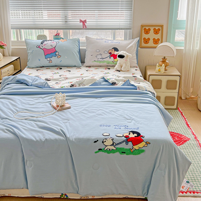 91家纺网 家纺一手货源 找家纺 一霖家纺 2026新款高克重云朵棉正版蜡笔小新夏凉被空调被夏被四件套  小红书热推爆款 夏被-遛小白