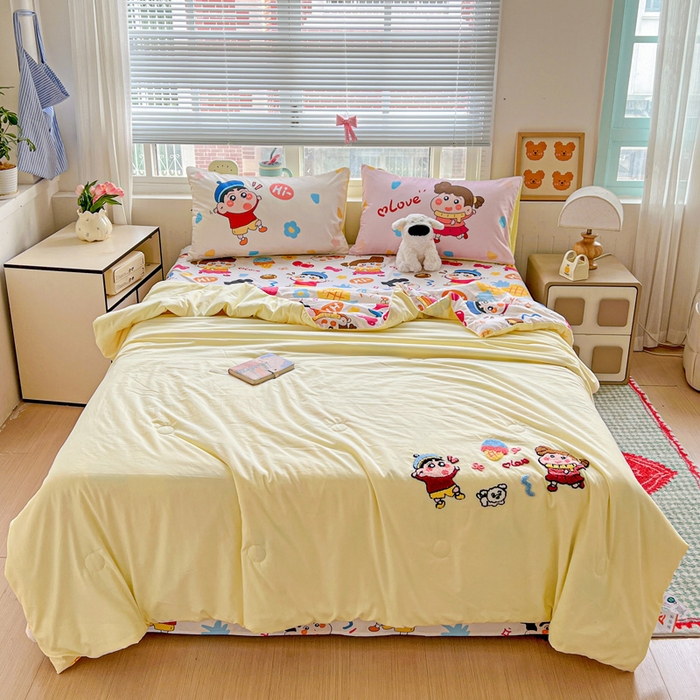 91家纺网 家纺一手货源 找家纺 一霖家纺 2026新款高克重云朵棉正版蜡笔小新夏凉被空调被夏被四件套  小红书热推爆款 夏被-小新小奎的爱情