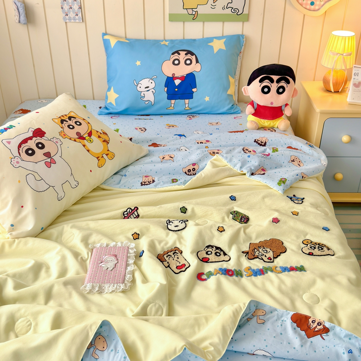 91家纺网 家纺一手货源 找家纺 一霖家纺 2026新款高克重云朵棉正版蜡笔小新夏凉被空调被夏被四件套  小红书热推爆款 夏被-呆萌蜡笔小新