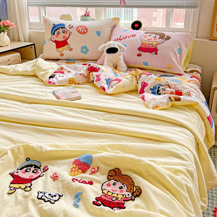 91家纺网 家纺一手货源 找家纺 一霖家纺 2026新款高克重云朵棉正版蜡笔小新夏凉被空调被夏被四件套  小红书热推爆款 夏被-小新小奎的爱情