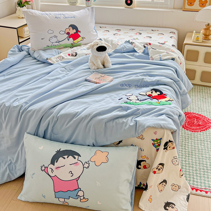 91家纺网 家纺一手货源 找家纺 一霖家纺 2026新款高克重云朵棉正版蜡笔小新夏凉被空调被夏被四件套  小红书热推爆款 夏被-遛小白