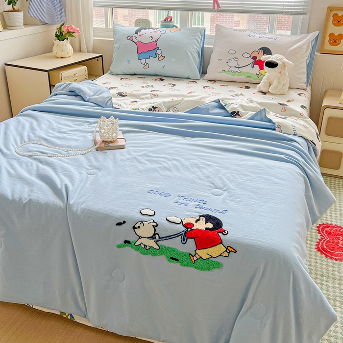 91家纺网 家纺一手货源 找家纺 一霖家纺 2026新款高克重云朵棉正版蜡笔小新夏凉被空调被夏被四件套  小红书热推爆款 夏被-遛小白