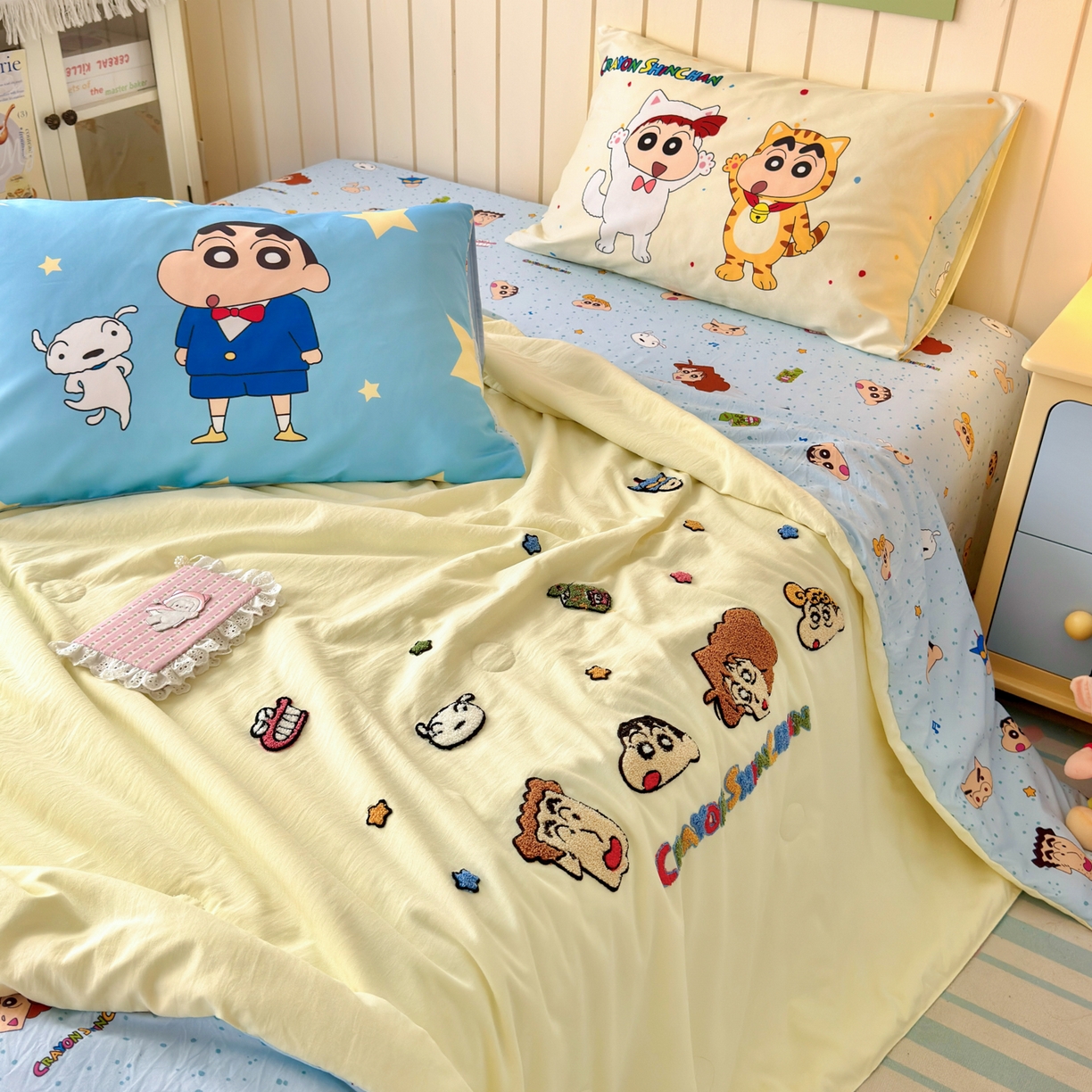 91家纺网 家纺一手货源 找家纺 一霖家纺 2026新款高克重云朵棉正版蜡笔小新夏凉被空调被夏被四件套  小红书热推爆款 夏被-呆萌蜡笔小新