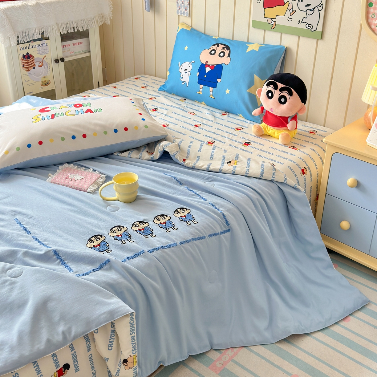 91家纺网 家纺一手货源 找家纺 一霖家纺 2026新款高克重云朵棉正版蜡笔小新夏凉被空调被夏被四件套  小红书热推爆款 夏被-小新BIUBIU