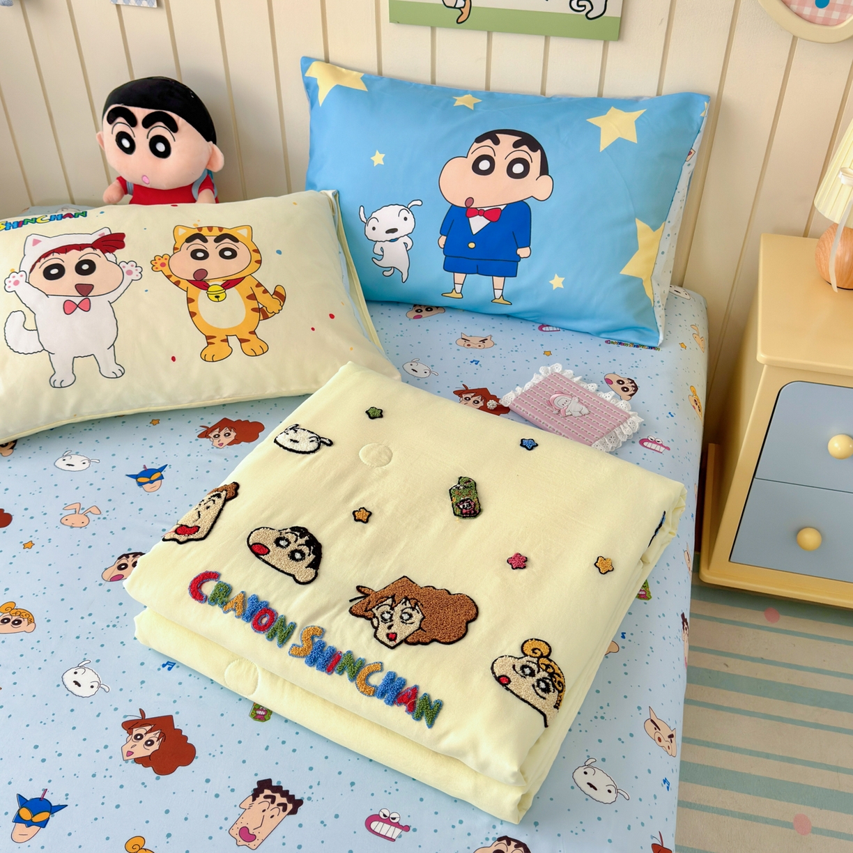 91家纺网 家纺一手货源 找家纺 一霖家纺 2026新款高克重云朵棉正版蜡笔小新夏凉被空调被夏被四件套  小红书热推爆款 夏被-呆萌蜡笔小新