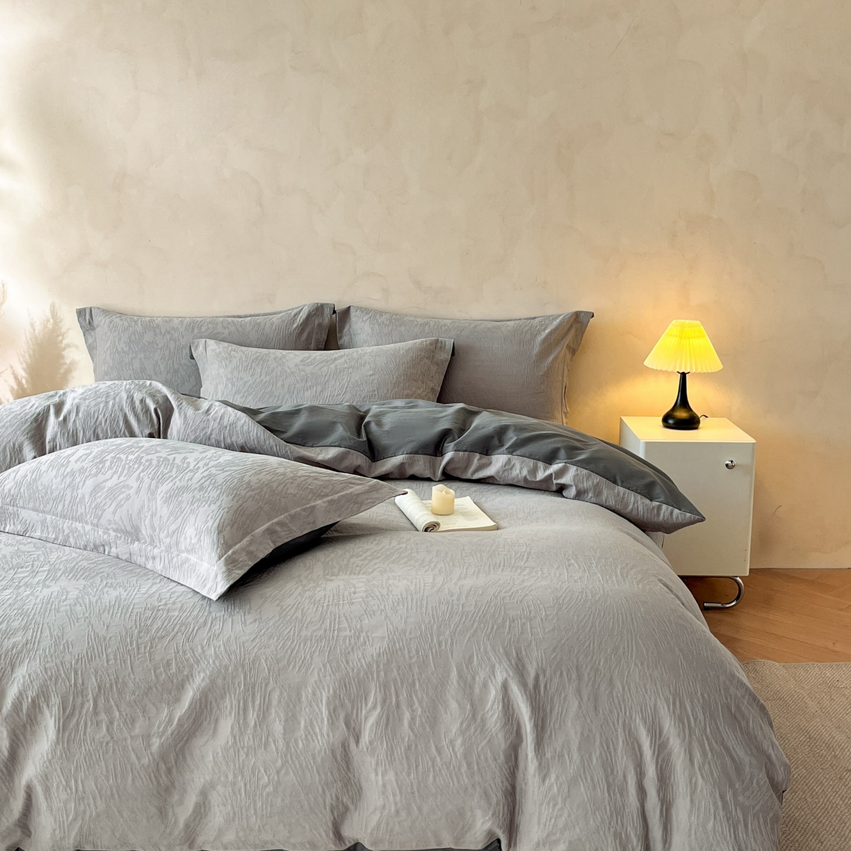 91家纺网 家纺一手货源 找家纺 火麒麟家纺 2026新款A类全棉纯棉水洗立体浮雕提花纯棉四件套 克拉拉（太空灰）