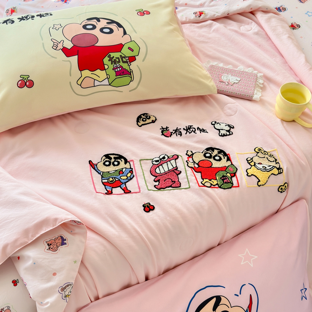 91家纺网 家纺一手货源 找家纺 一霖家纺 2026新款高克重云朵棉正版蜡笔小新夏凉被空调被夏被四件套  小红书热推爆款 夏被-小新莓有烦恼