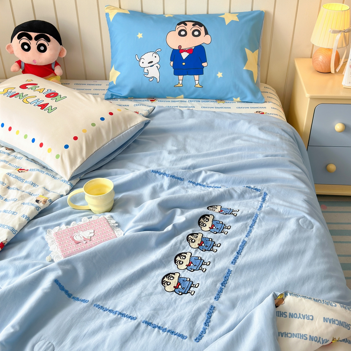 91家纺网 家纺一手货源 找家纺 一霖家纺 2026新款高克重云朵棉正版蜡笔小新夏凉被空调被夏被四件套  小红书热推爆款 夏被-小新BIUBIU