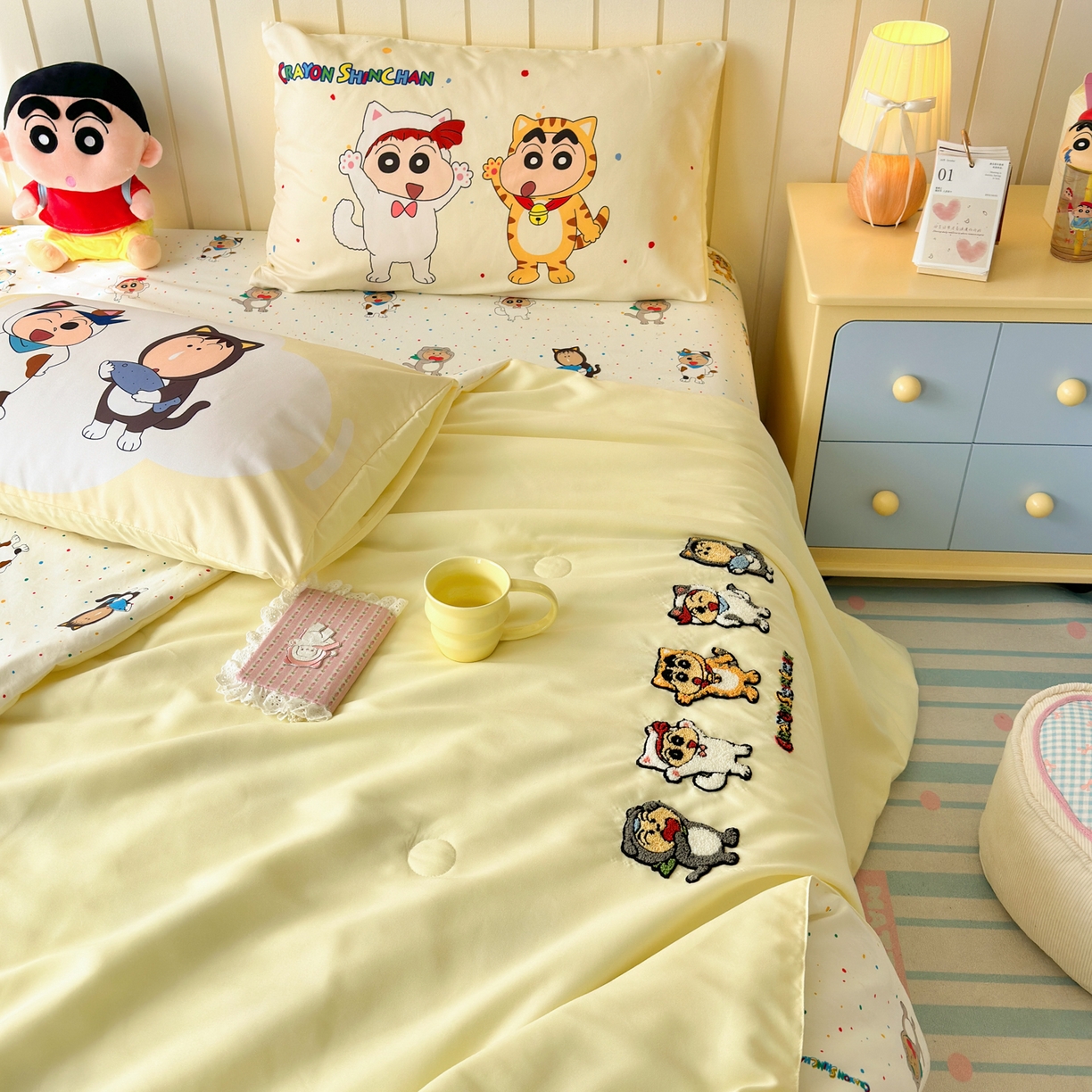 91家纺网 家纺一手货源 找家纺 一霖家纺 2026新款高克重云朵棉正版蜡笔小新夏凉被空调被夏被四件套  小红书热推爆款 夏被-小新变装秀